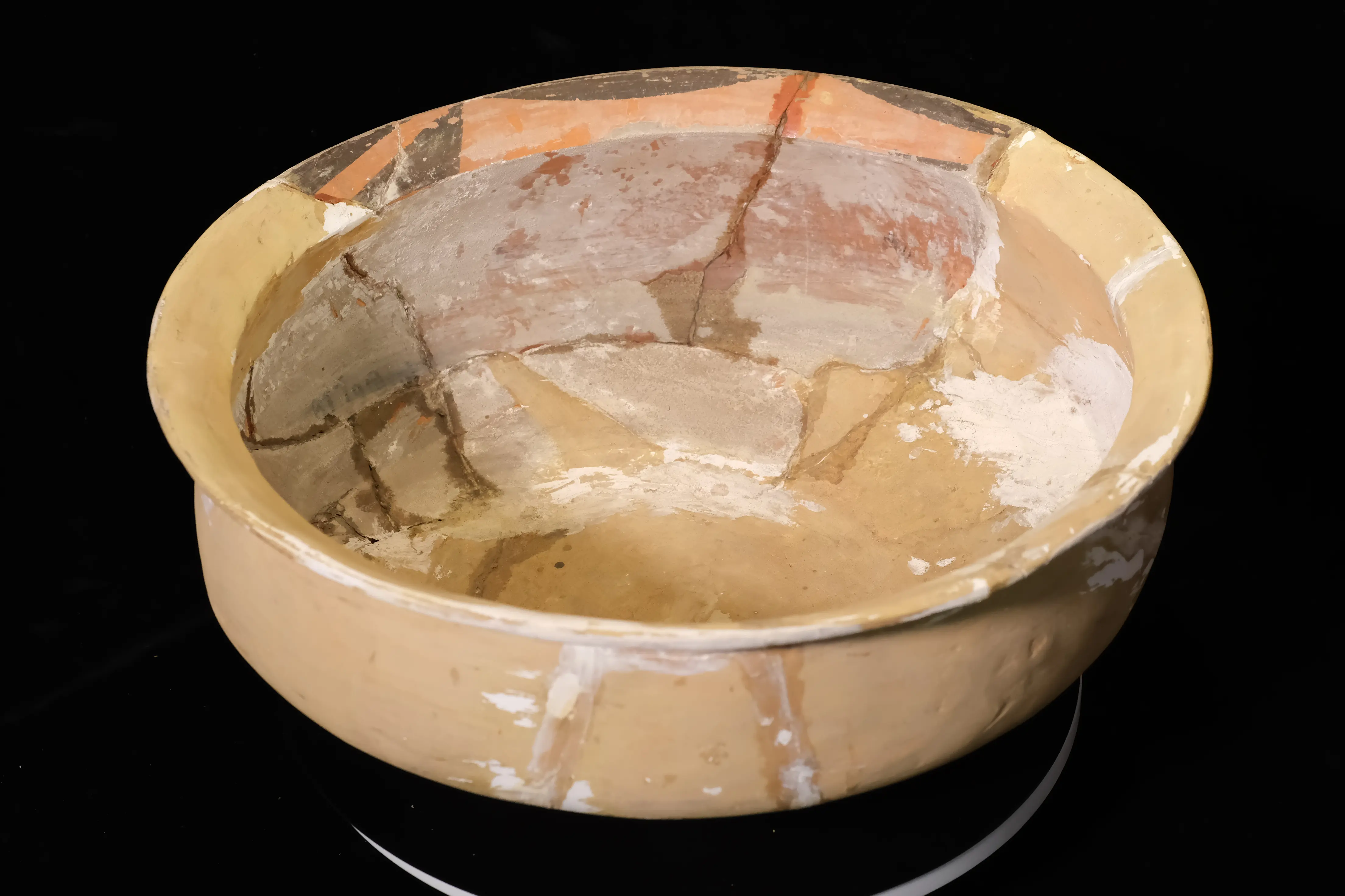 变体鱼纹彩陶盆器内修复视角